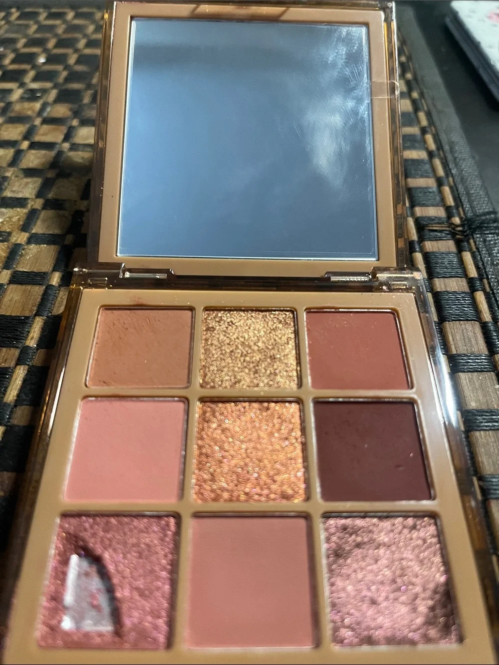 HUDA BEAUTY Nude Blush Compact - Medium Nude Peach